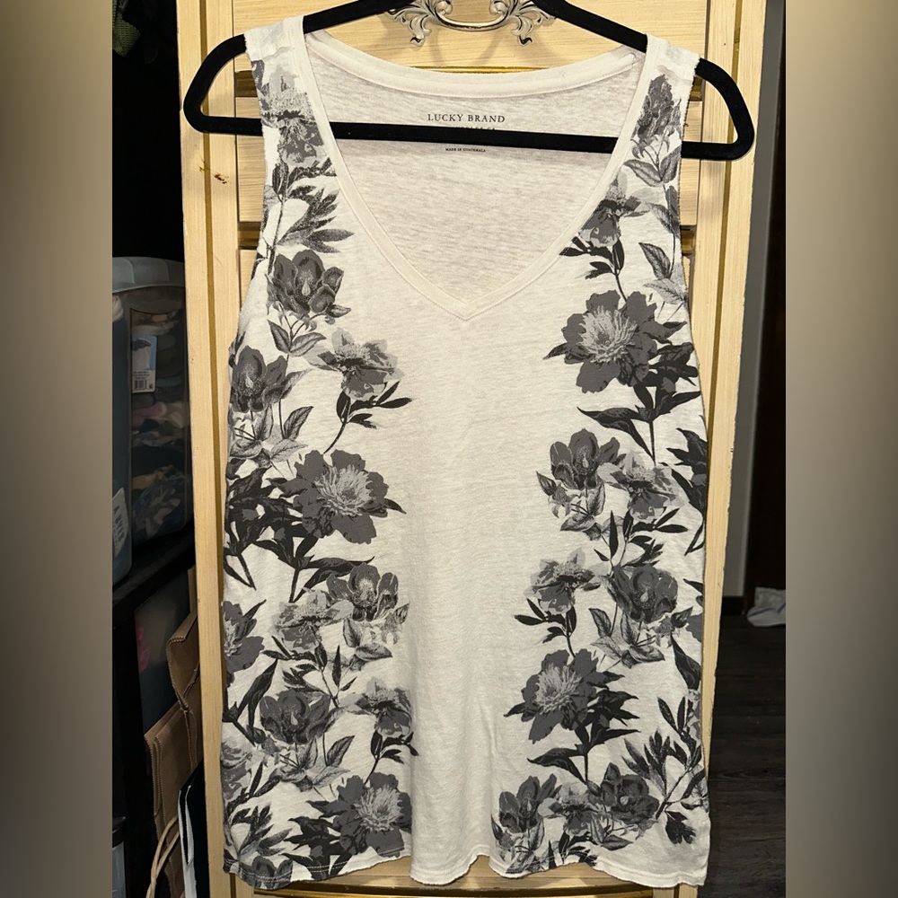 Lucky Brand Women's Black And White Floral Sleeveless Tank Top Size Medium - Picture 1 of 5